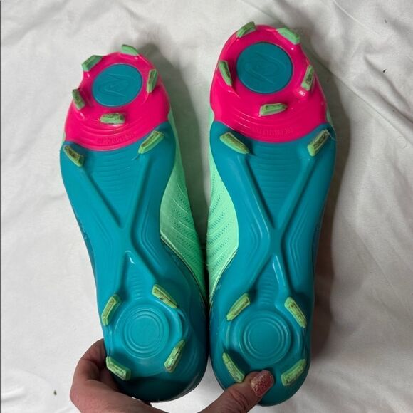 Nike Phantom Luna 2 Academy LV8 MG High Top Soccer Cleats FJ2561-300. Size 10.5. main image 8